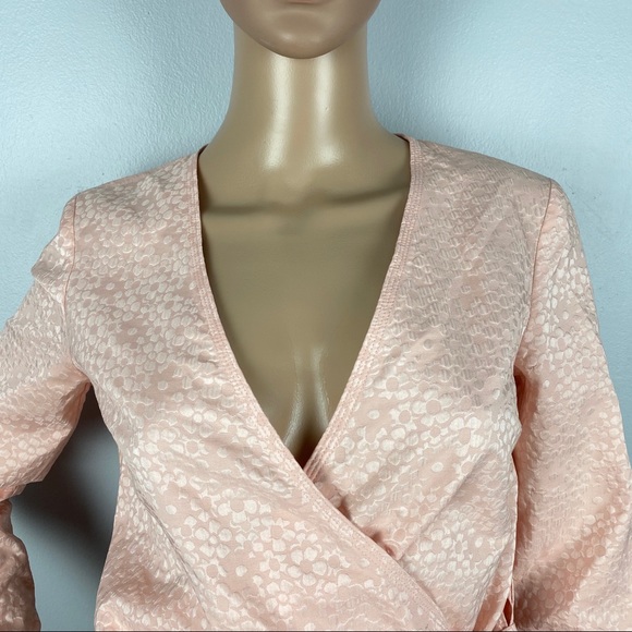 NEW SAMSØE SAMSØE PINK FLORAL JACQUARD WRAP TOP - Picture 3 of 8